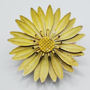 Vintage BIG daisy metal flower brooch pin 50's 60's pot metal